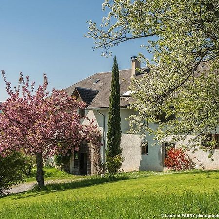 Gite Du Porche Saint-Jean-de-la-Porte Esterno foto
