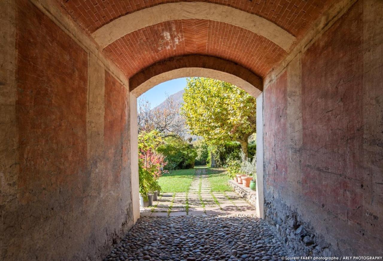 Gite Du Porche Saint-Jean-de-la-Porte Esterno foto